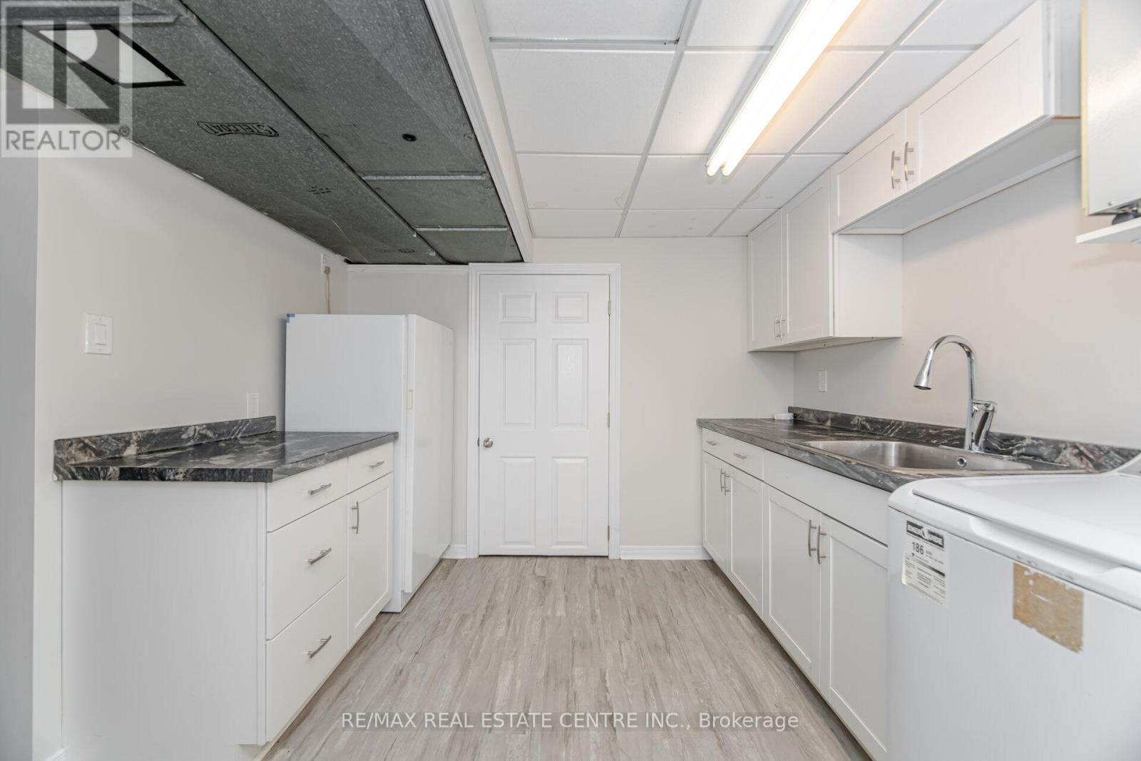 525 Swann Drive, Oakville, Ontario  L6L 3W9 - Photo 40 - W12399173