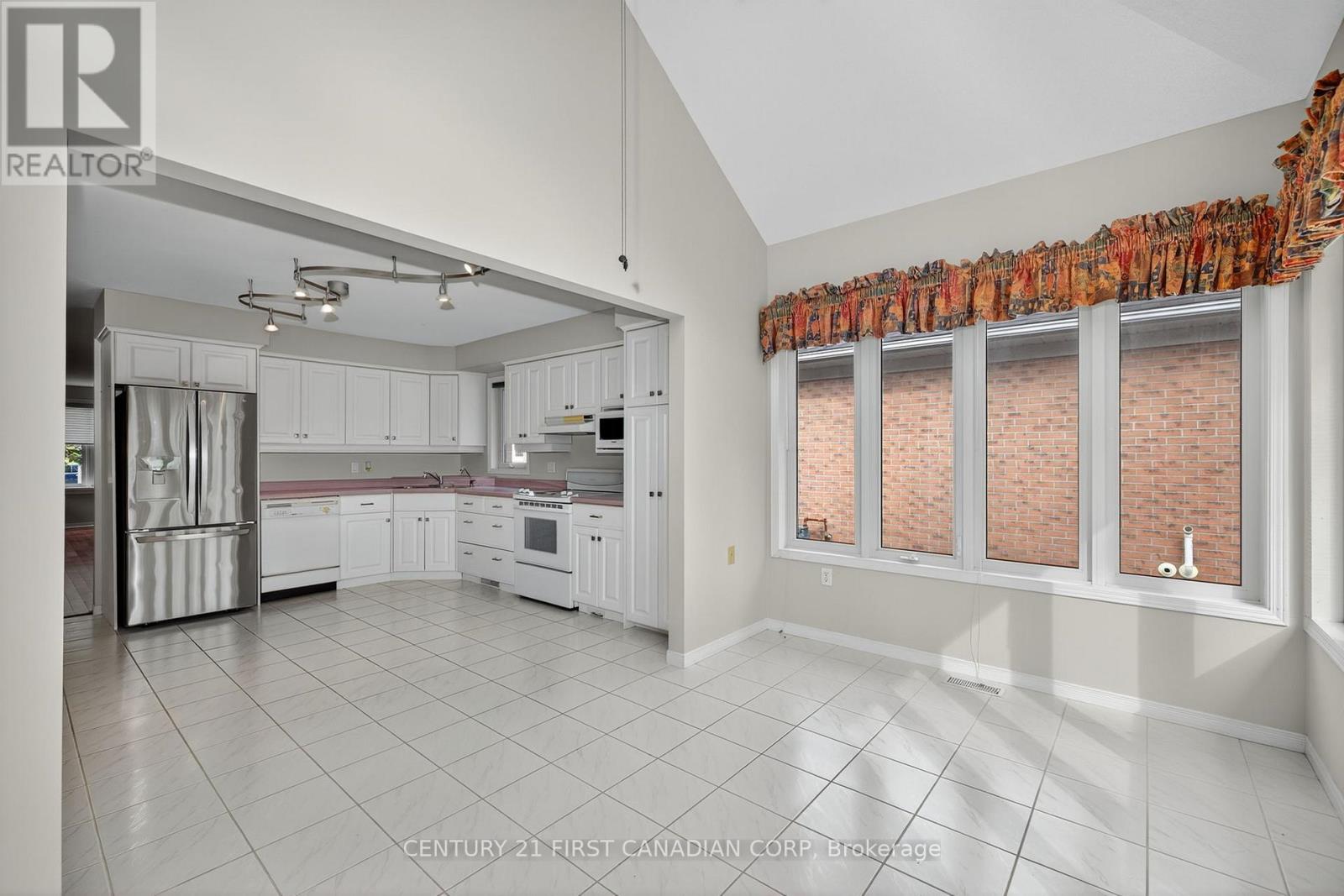 22 Ilderbrook Circle, Middlesex Centre, Ontario  N0M 2A0 - Photo 13 - X12399285
