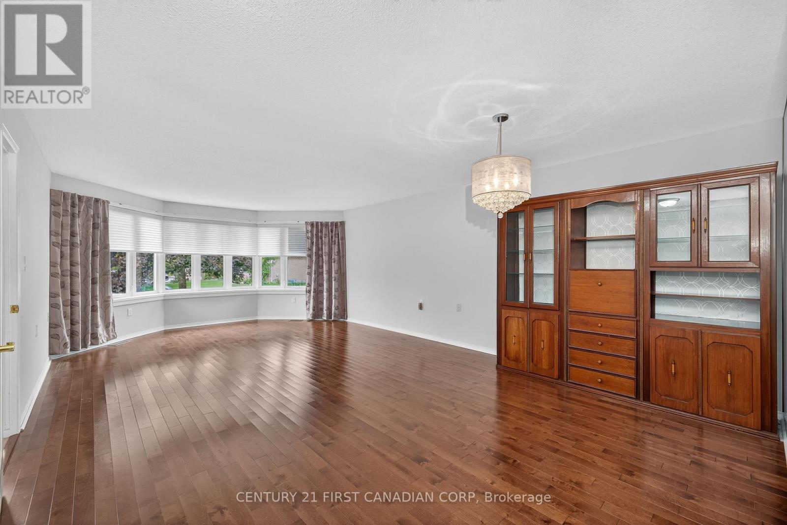 22 Ilderbrook Circle, Middlesex Centre, Ontario  N0M 2A0 - Photo 5 - X12399285