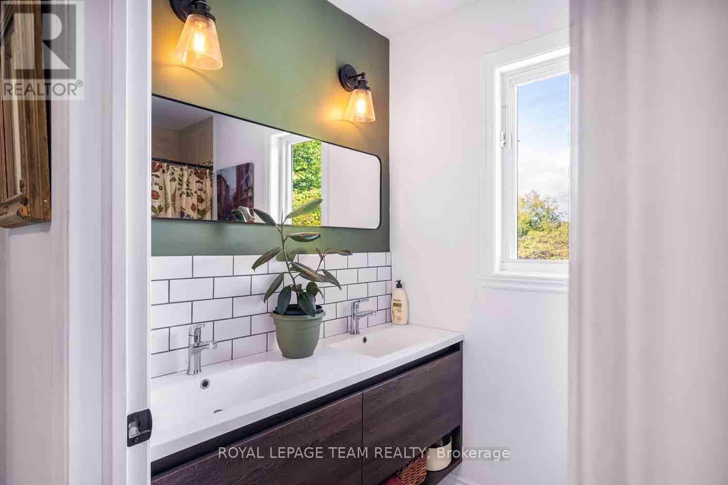 1271 Collier Crescent, Ottawa, Ontario  K4P 1C1 - Photo 33 - X12399241