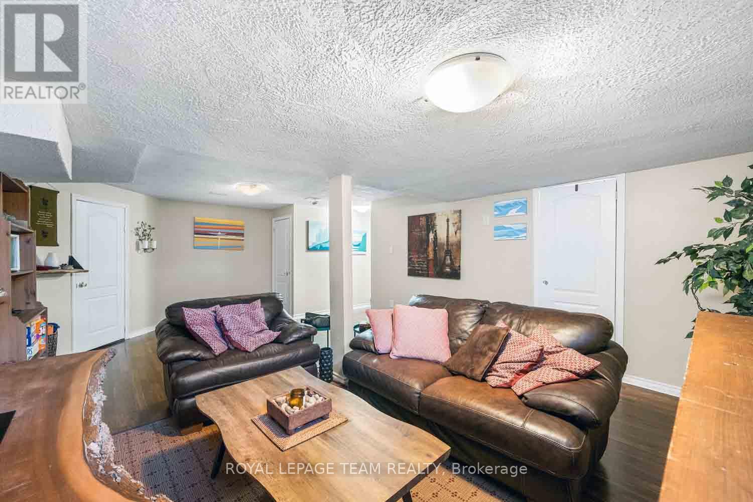 1271 Collier Crescent, Ottawa, Ontario  K4P 1C1 - Photo 37 - X12399241