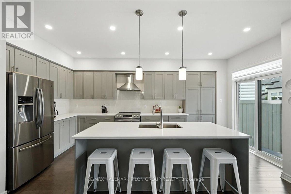 391 Cornice Street, Ottawa, Ontario  K1W 0P7 - Photo 4 - X12399294