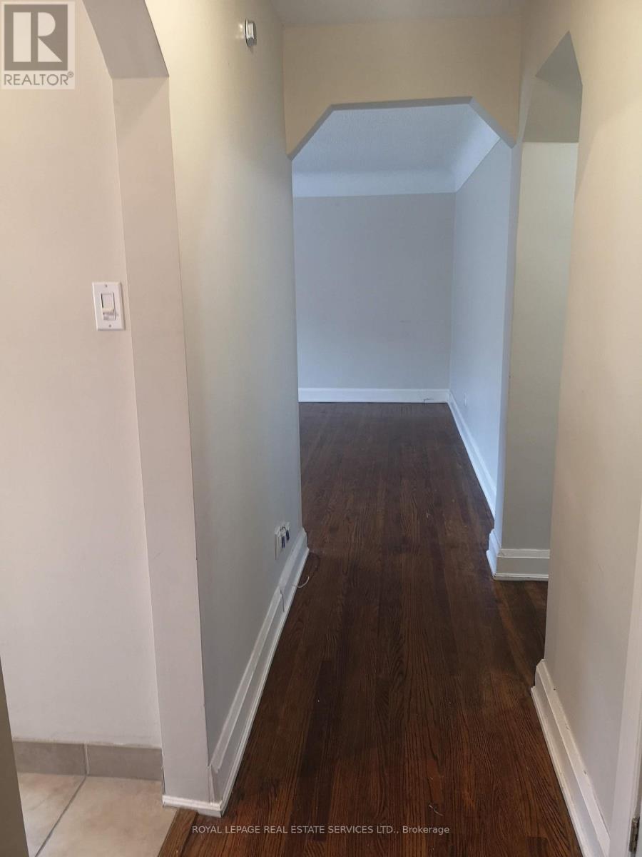 8 - 10 Rockwood Place, Hamilton, Ontario  L8N 2G2 - Photo 2 - X12399192