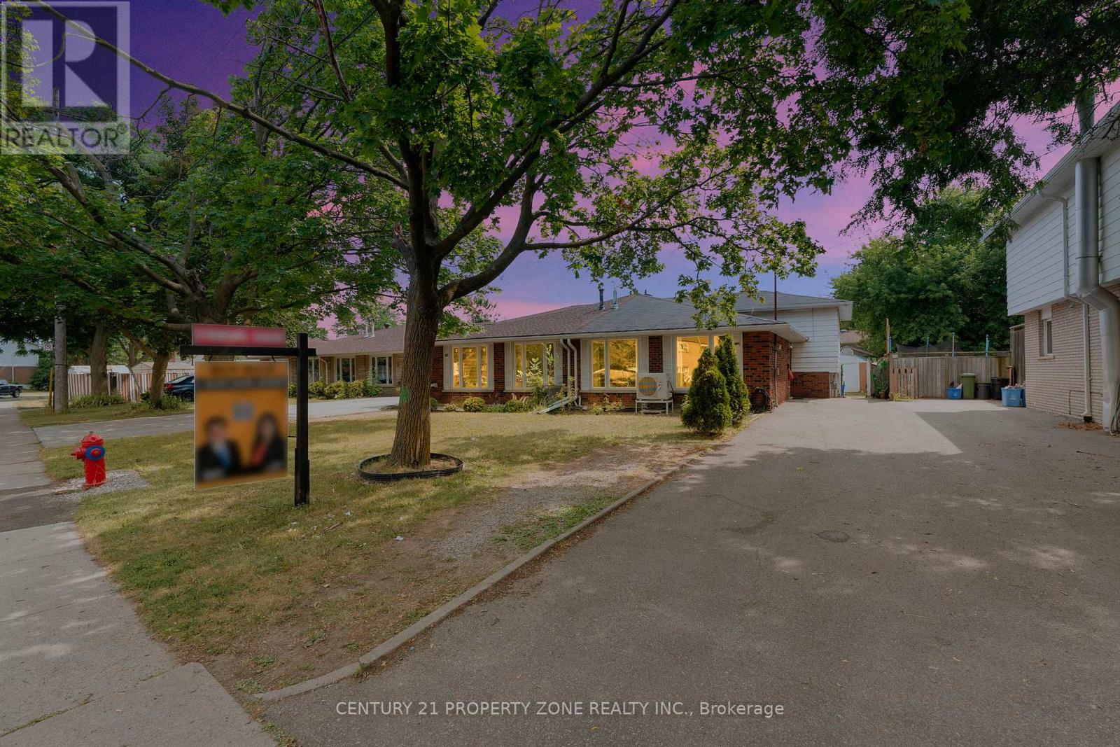 138 Berkindale Drive, Hamilton, Ontario  L8E 1M5 - Photo 2 - X12399206