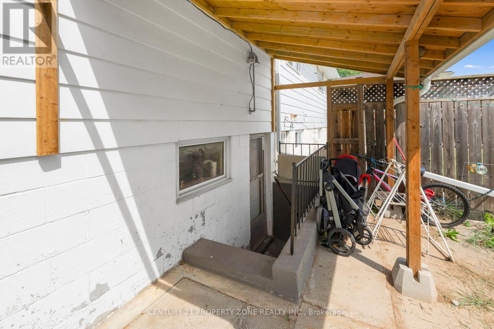 138 Berkindale Drive, Hamilton, Ontario  L8E 1M5 - Photo 21 - X12399206