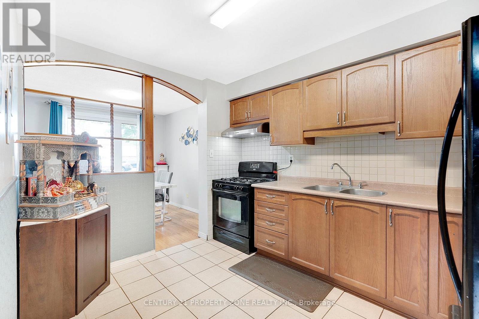 138 Berkindale Drive, Hamilton, Ontario  L8E 1M5 - Photo 8 - X12399206
