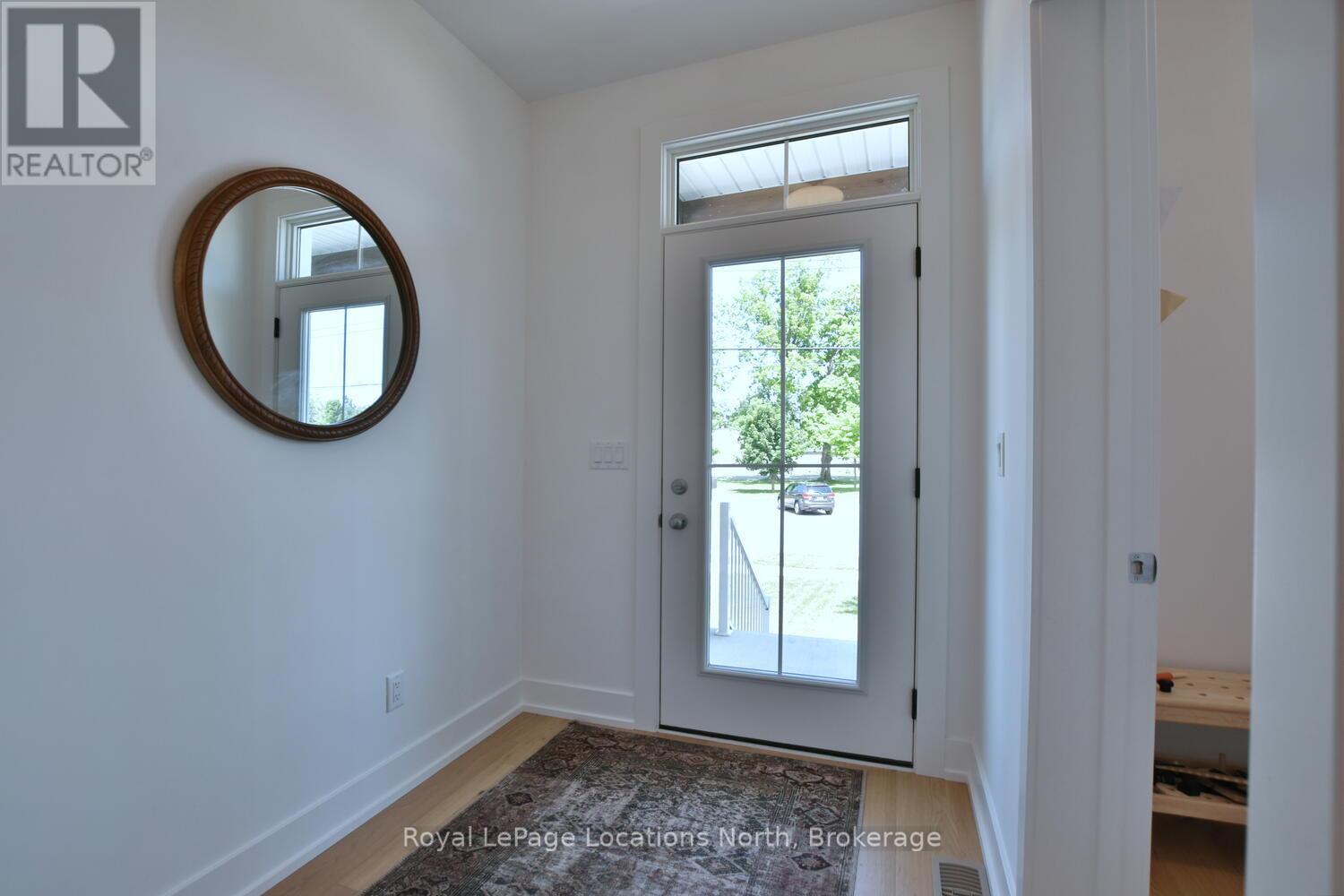 11 Locke Avenue, Clearview, Ontario  L0M 1S0 - Photo 11 - S12399273