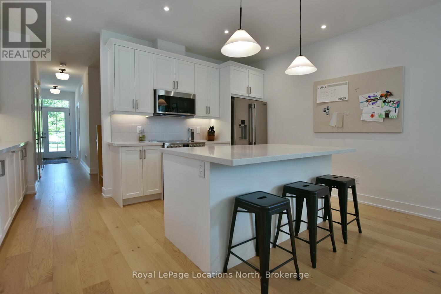 11 Locke Avenue, Clearview, Ontario  L0M 1S0 - Photo 15 - S12399273