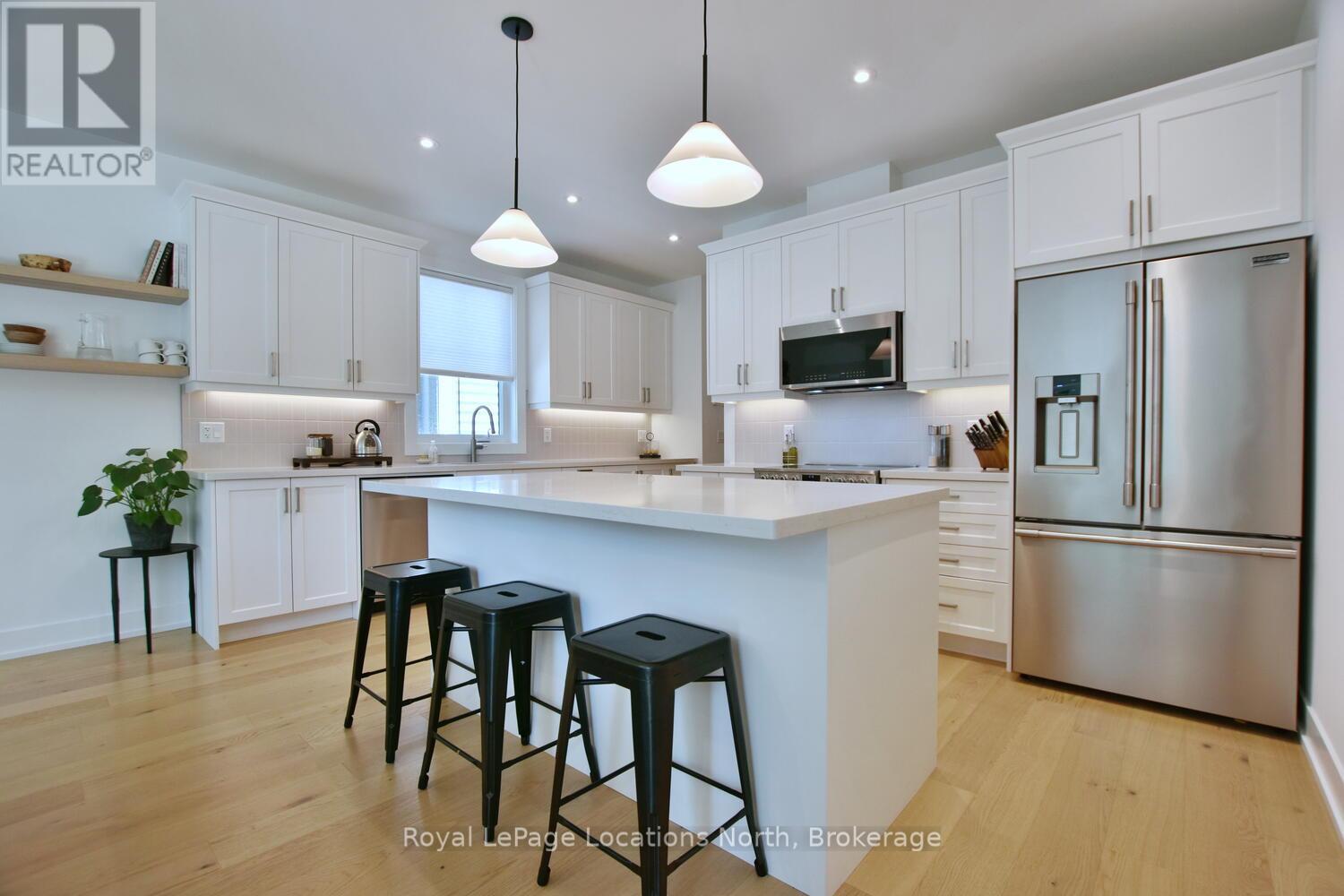11 Locke Avenue, Clearview, Ontario  L0M 1S0 - Photo 16 - S12399273