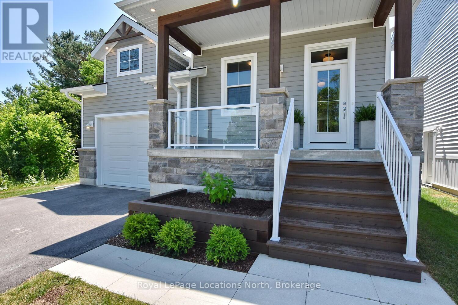 11 Locke Avenue, Clearview, Ontario  L0M 1S0 - Photo 2 - S12399273