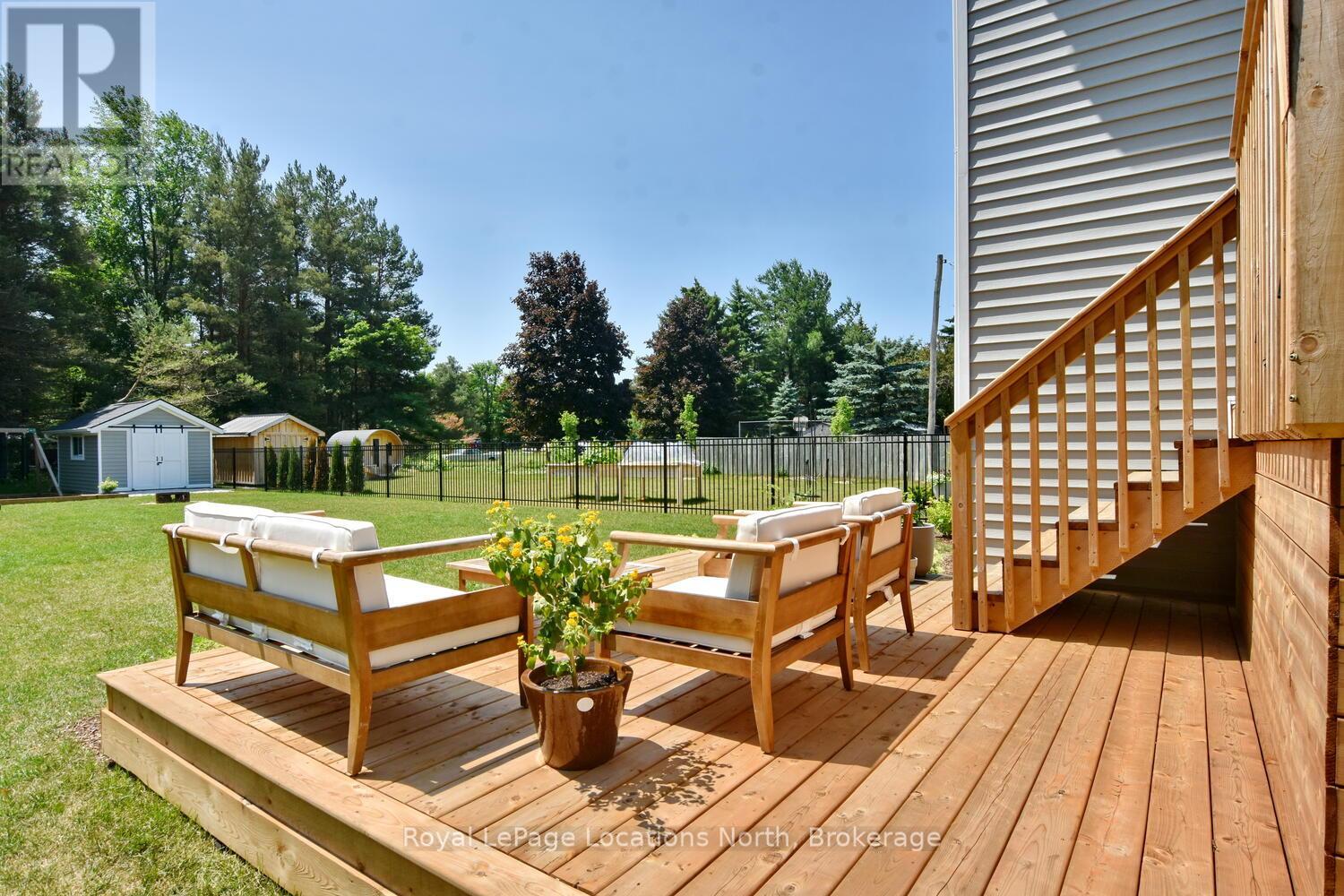 11 Locke Avenue, Clearview, Ontario  L0M 1S0 - Photo 5 - S12399273