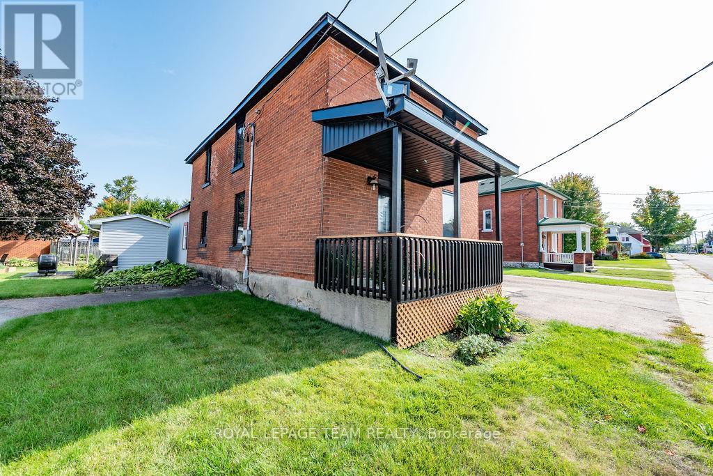 47 Bonnechere Street N, Renfrew, Ontario  K7V 1Y8 - Photo 2 - X12399235