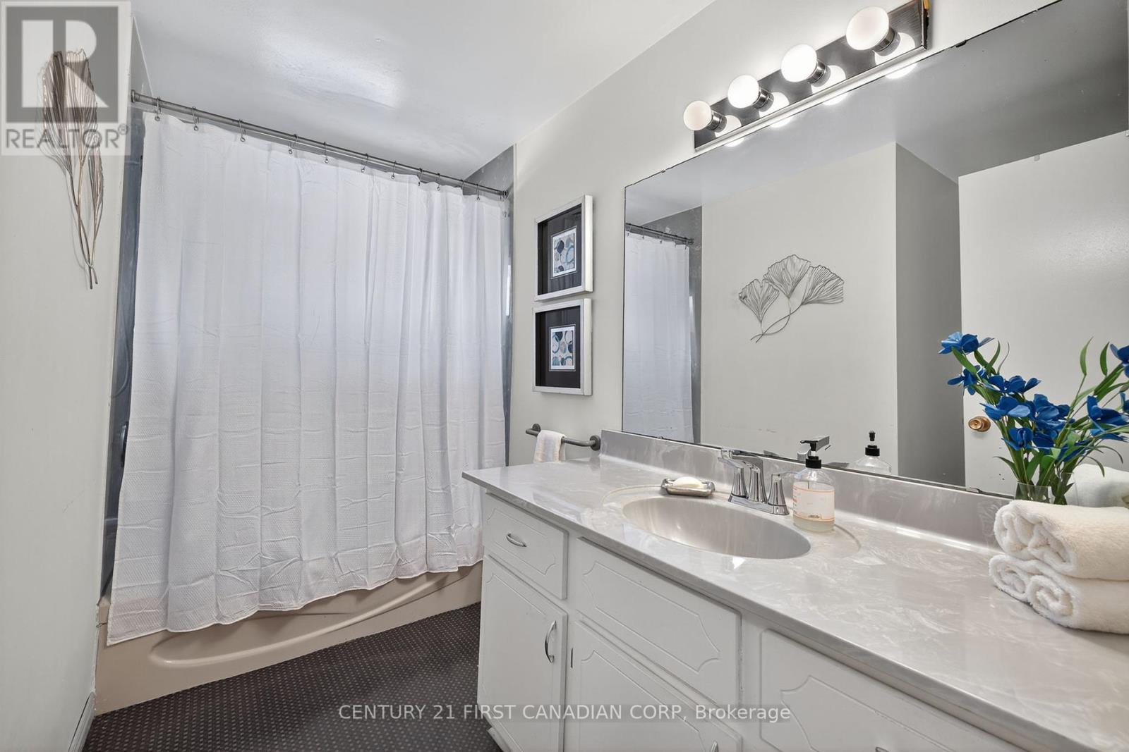 1432 Norman Place, London South, Ontario  N6K 2S7 - Photo 28 - X12378499