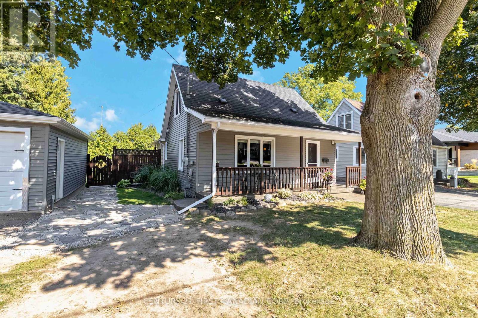 Property at 16 CHURCHILL DRIVE image 5