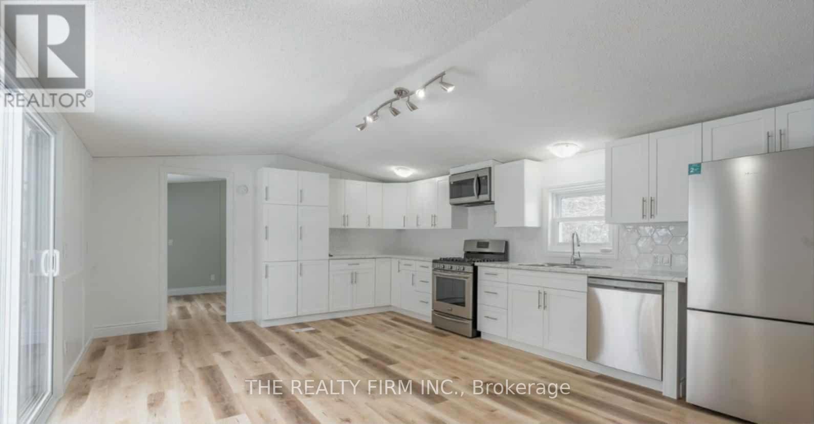 18 - 75049 Hensall Road, Huron East, Ontario  N0K 1W0 - Photo 9 - X12399152