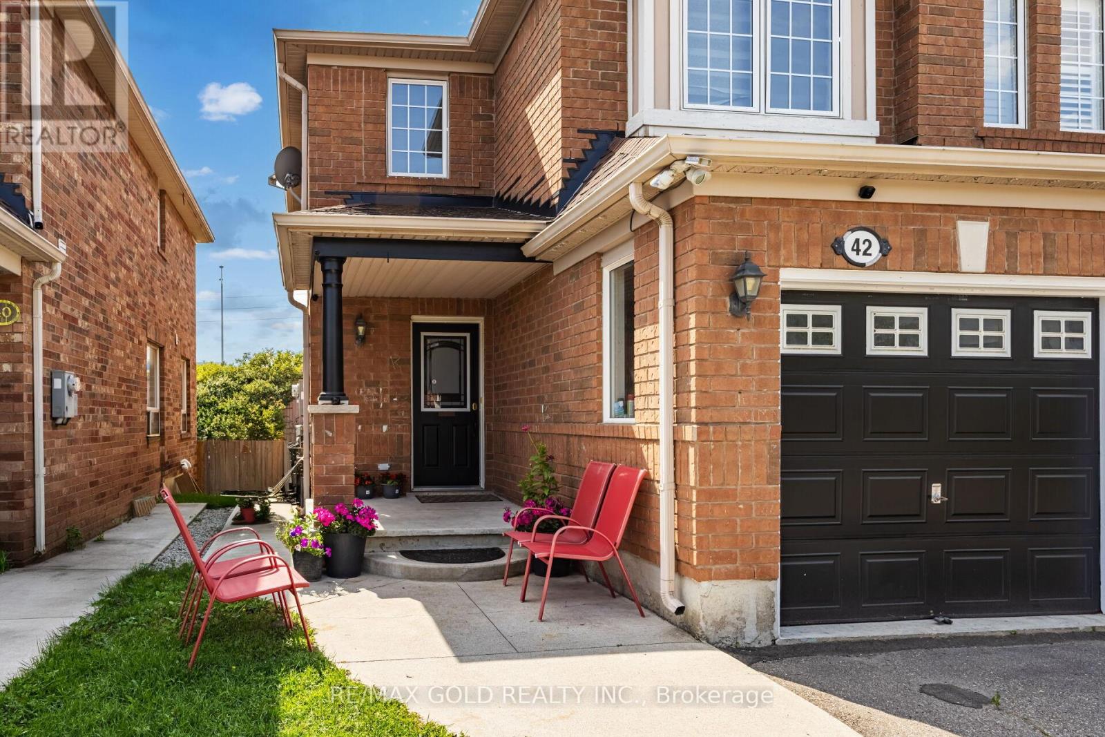 42 Murphy Road, Brampton, Ontario  L6S 0B1 - Photo 5 - W12395308