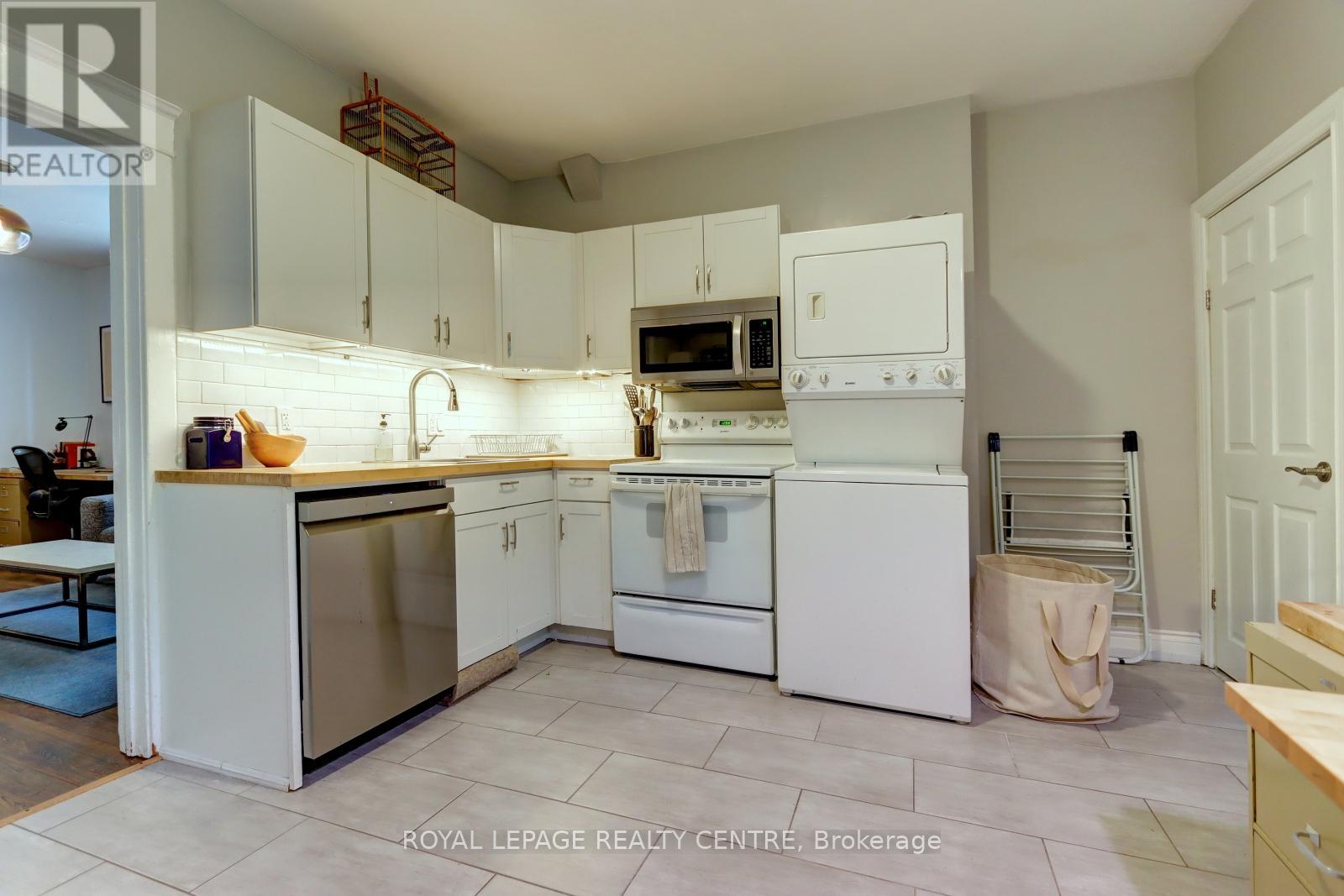 23 Wyndham Street, Toronto, Ontario  M6K 1R8 - Photo 11 - C12399244