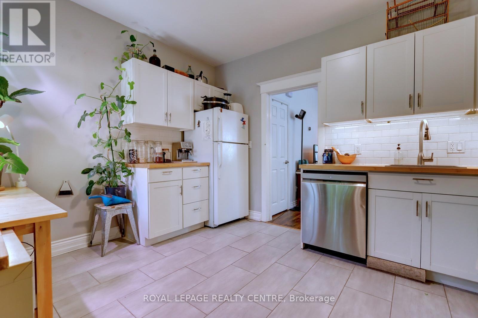 23 Wyndham Street, Toronto, Ontario  M6K 1R8 - Photo 12 - C12399244