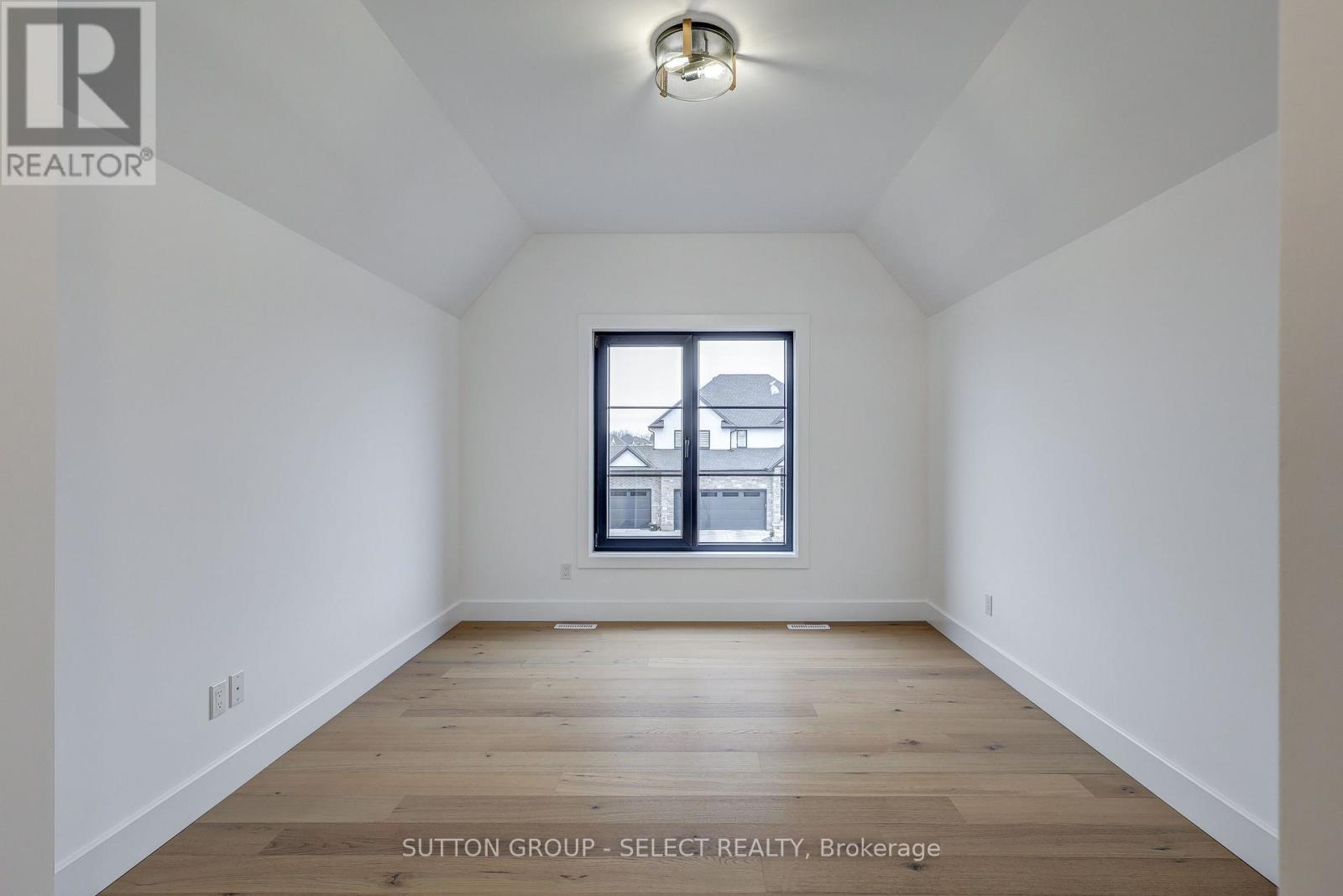 5 Sycamore Road, Southwold, Ontario  N5P 3T2 - Photo 27 - X12399402