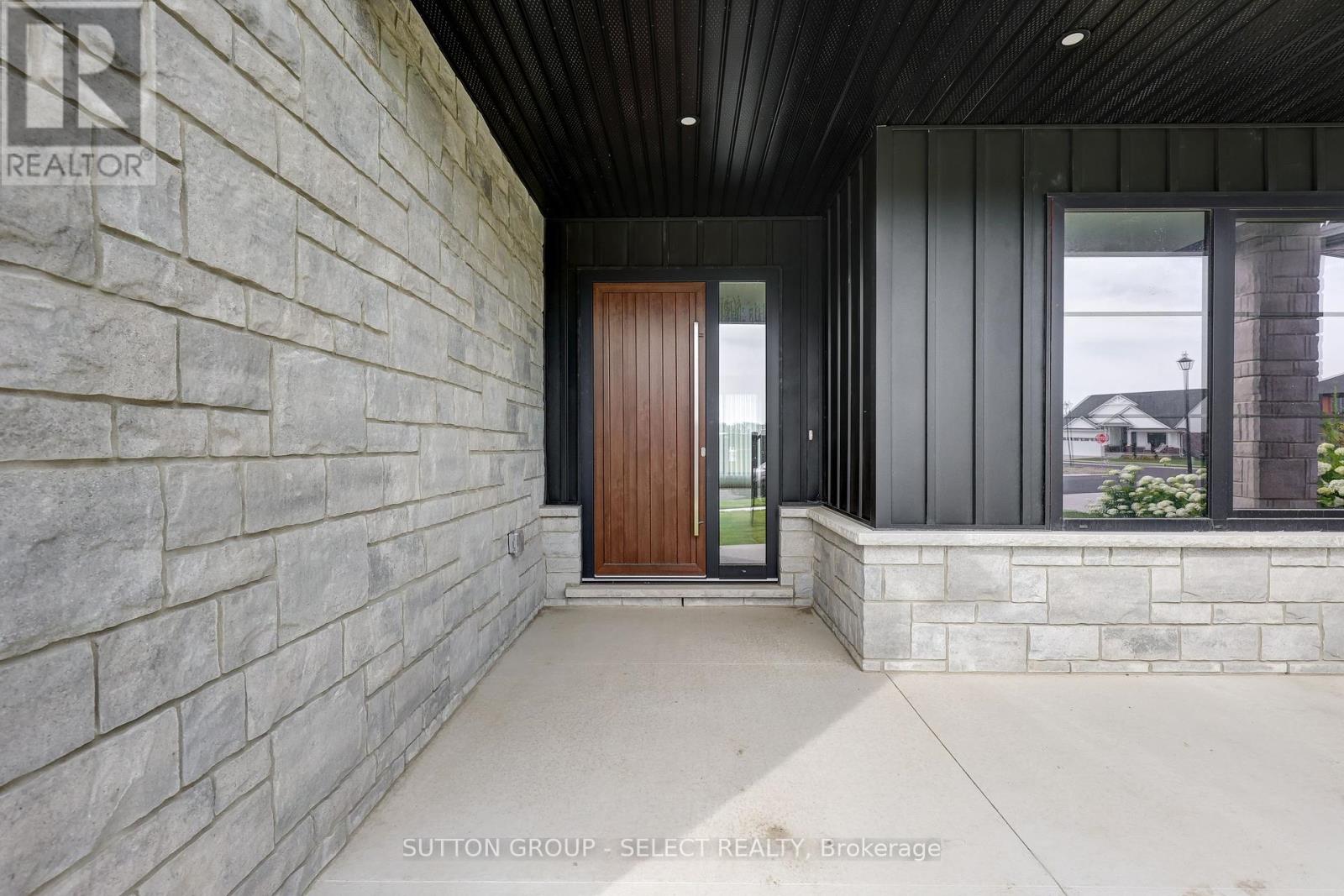 5 Sycamore Road, Southwold, Ontario  N5P 3T2 - Photo 3 - X12399402