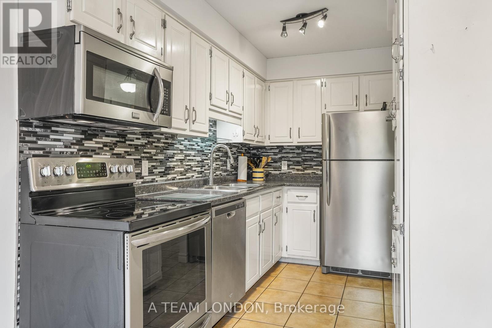 Lorem Ipsum Dolor Sit Amet, London North, Ontario  N6C  - Photo 8 - DEMO28853601