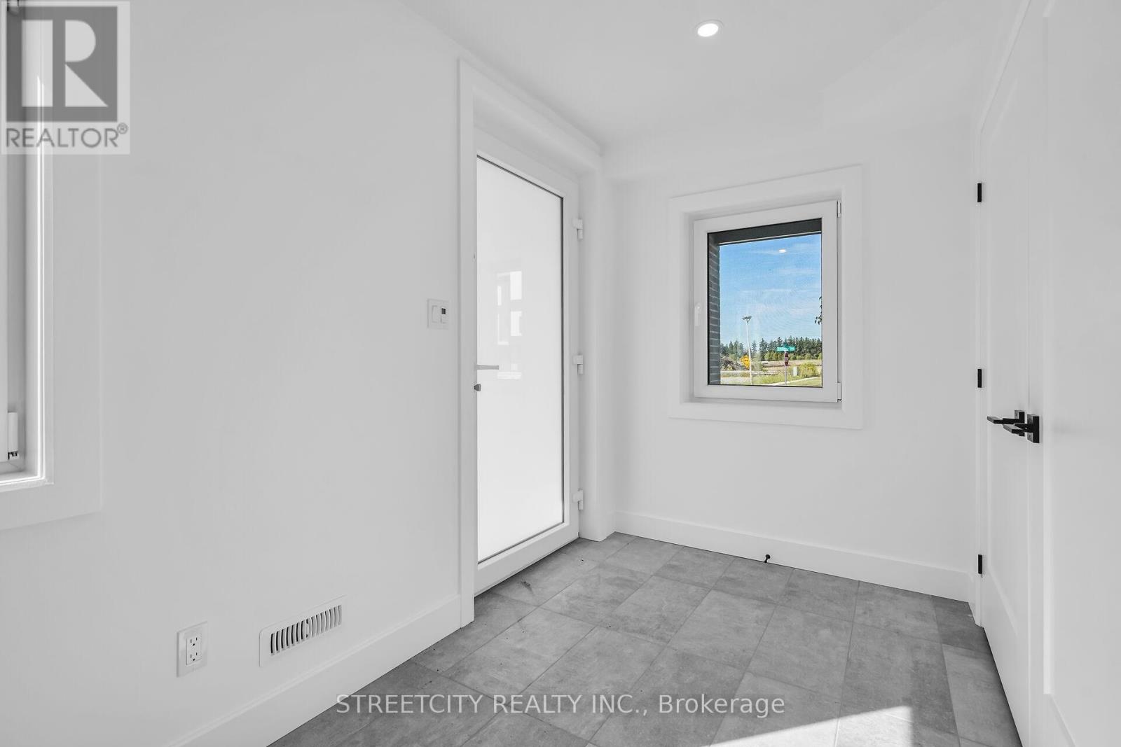 3550 Emily Carr Lane, London South, Ontario  N6L 0H8 - Photo 6 - X12399483