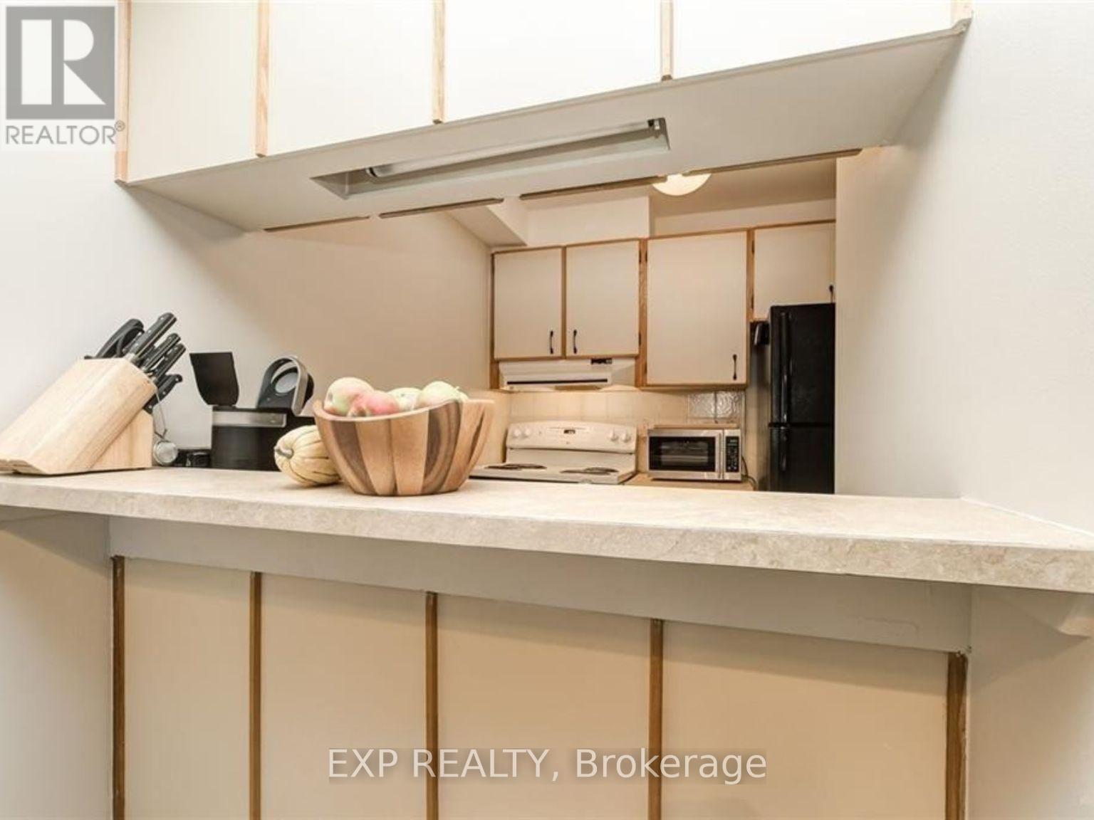 306 - 6376 Bilberry Drive, Ottawa, Ontario  K1C 4P6 - Photo 6 - X12399366