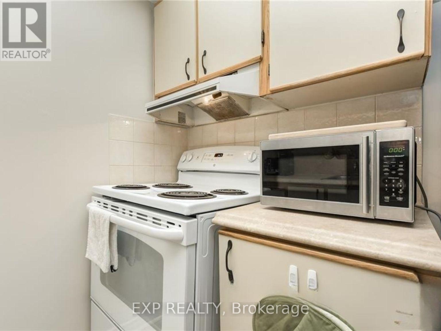 306 - 6376 Bilberry Drive, Ottawa, Ontario  K1C 4P6 - Photo 9 - X12399366