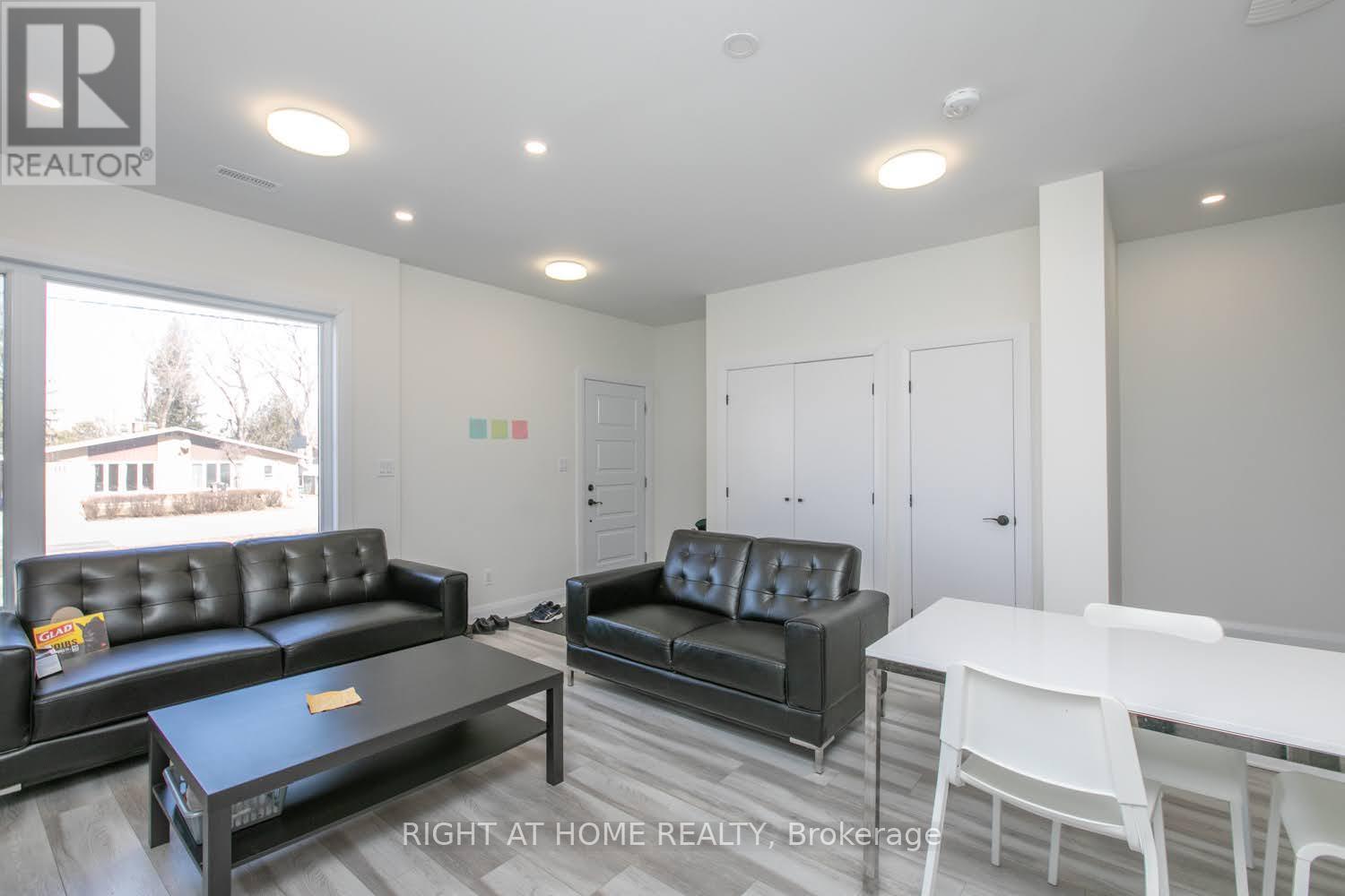 1558-1562 Baseline Road, Ottawa, Ontario  K2C 0B3 - Photo 2 - X12399451