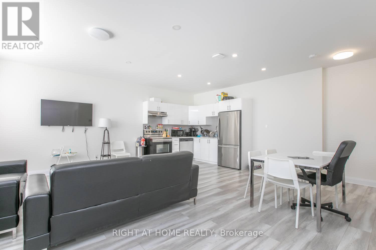 1558-1562 Baseline Road, Ottawa, Ontario  K2C 0B3 - Photo 3 - X12399451