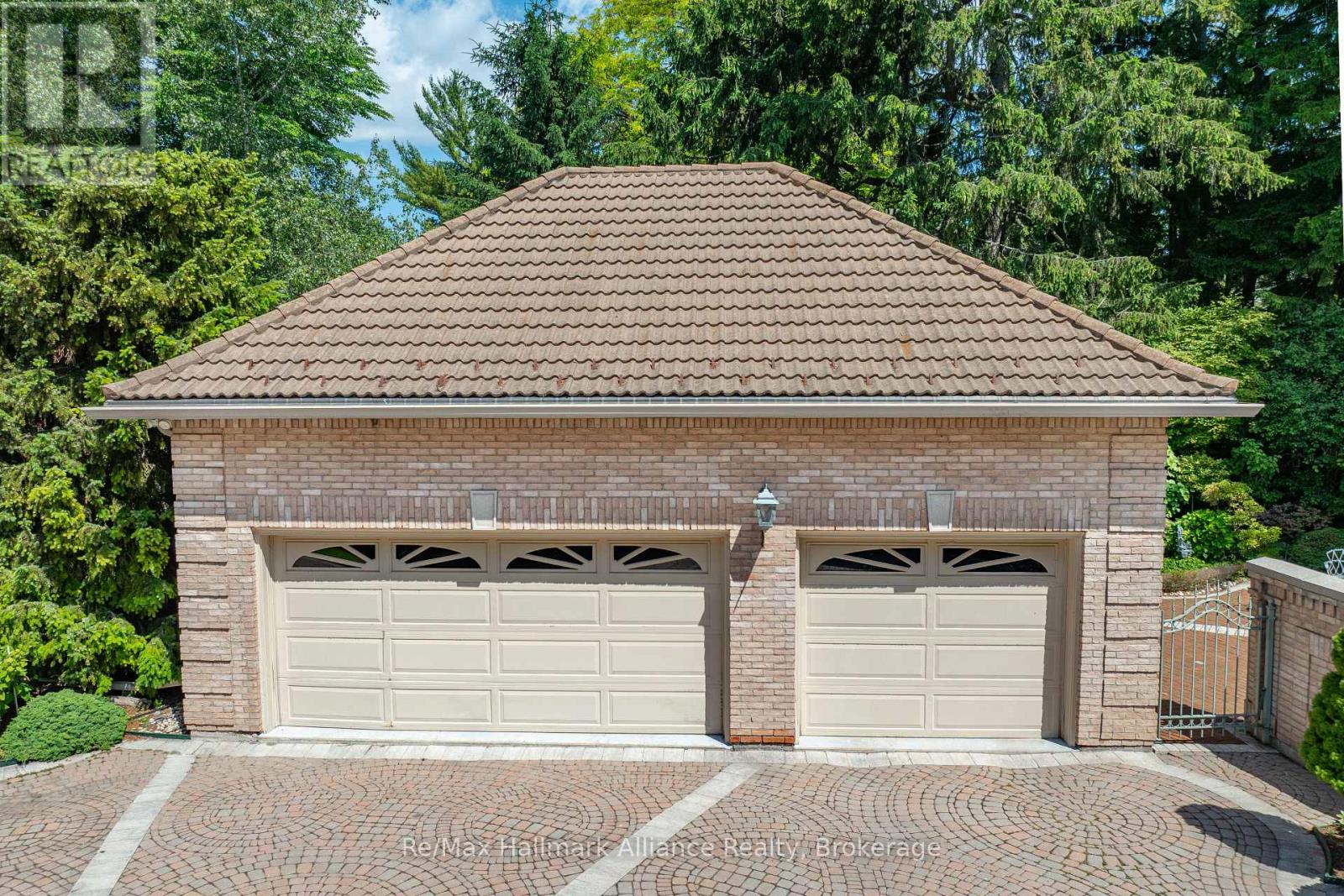 49 Cox Drive, Oakville, Ontario  L6J 4P8 - Photo 7 - W12399312