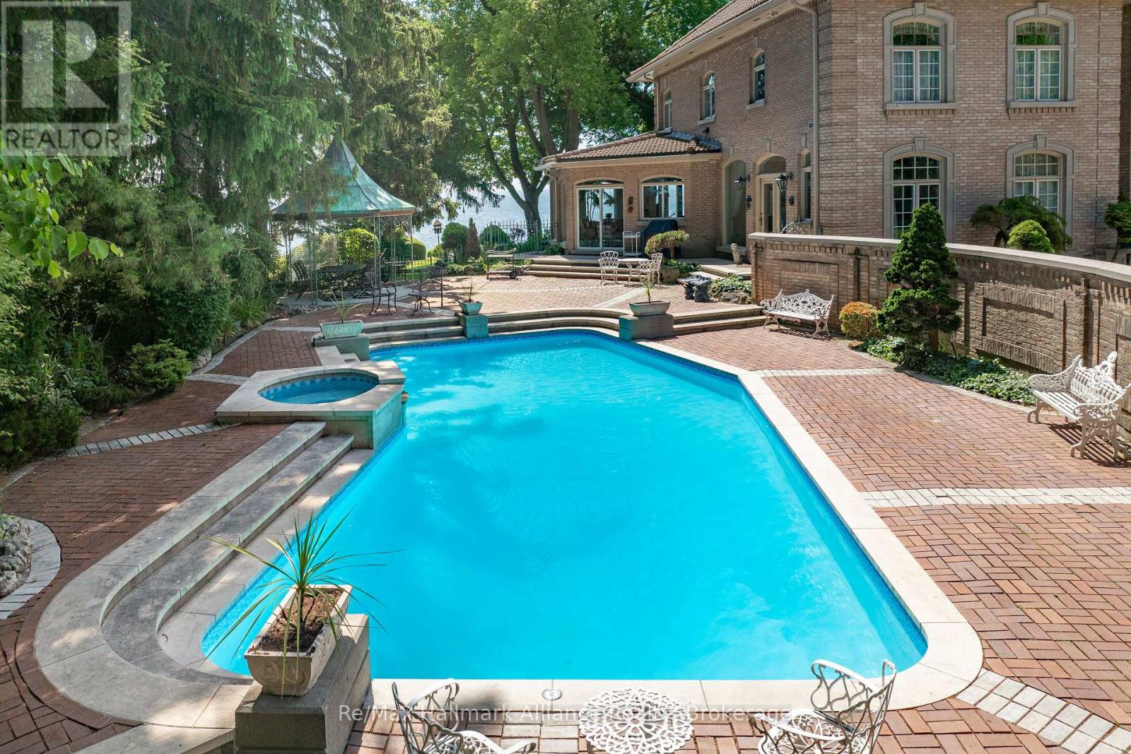 49 Cox Drive, Oakville, Ontario  L6J 4P8 - Photo 9 - W12399312