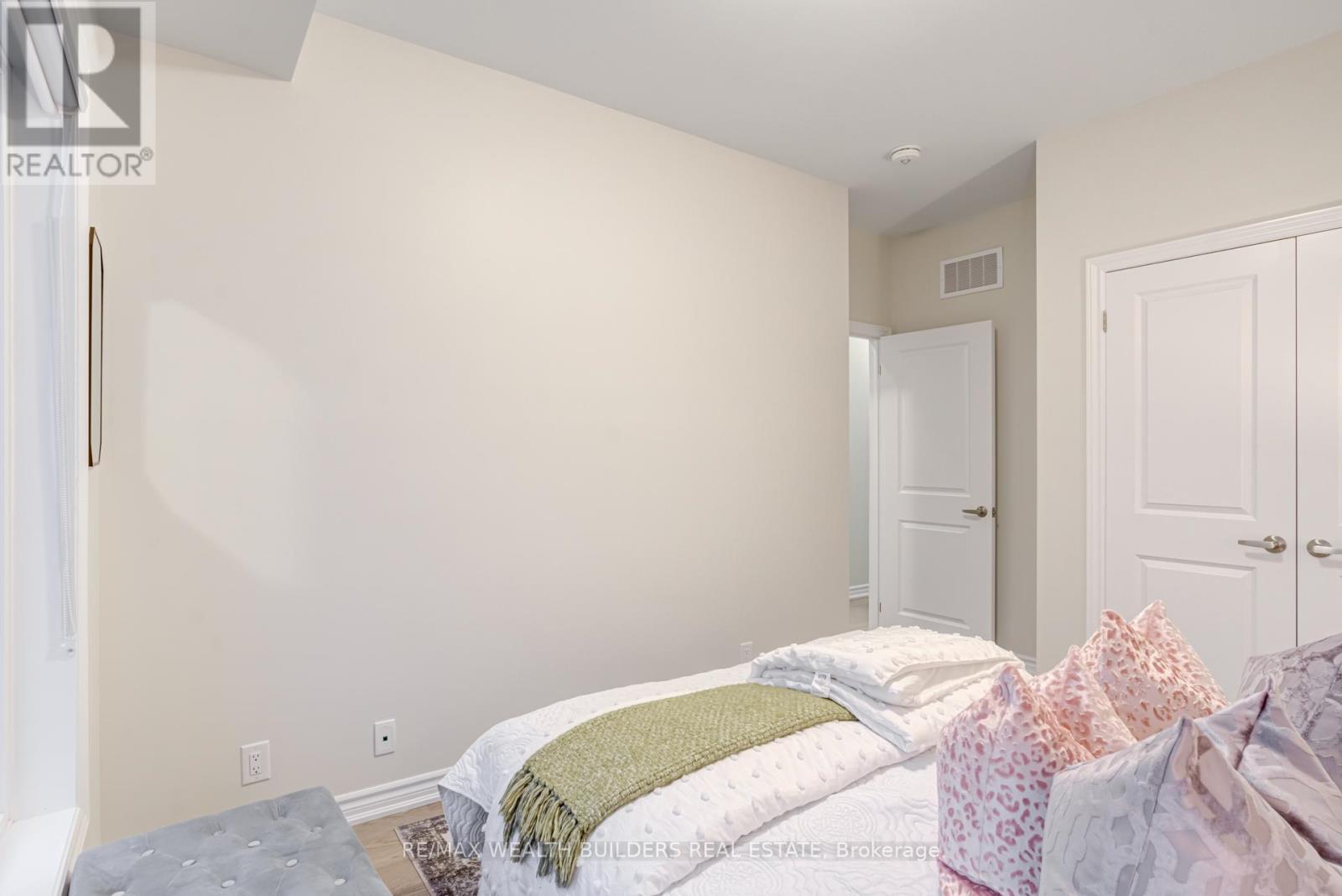 31 William Shearn Crescent, Markham, Ontario  L6C 3J3 - Photo 35 - N12399311