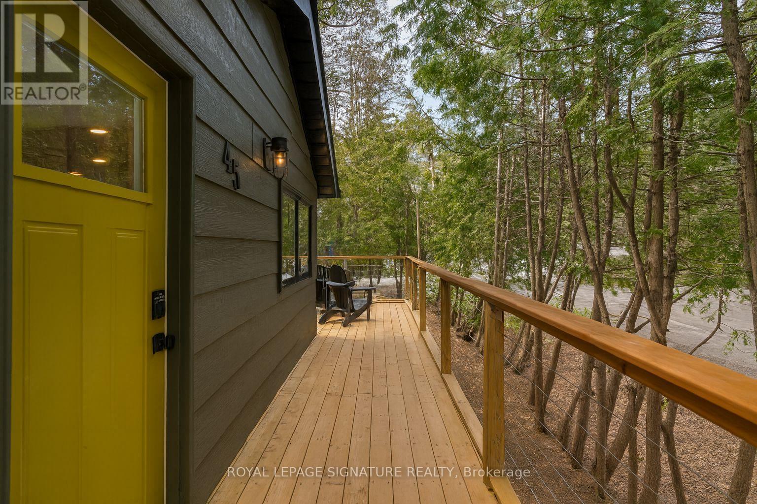 45 Robern Avenue, Tiny, Ontario  L0L 2J0 - Photo 2 - S12399261