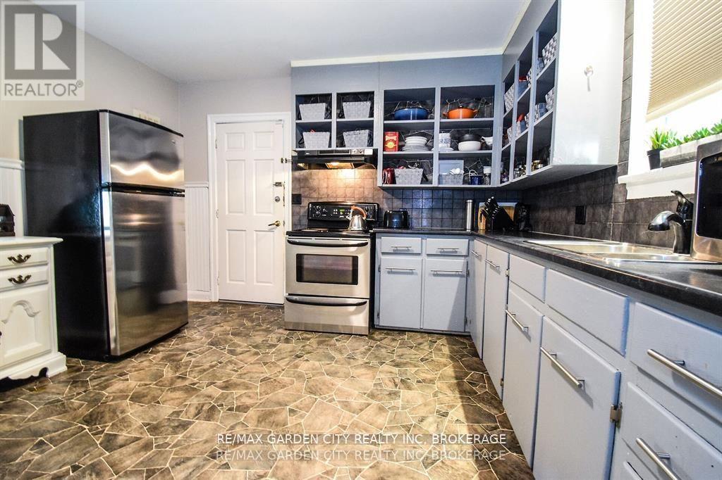 76 Beech Street, St. Catharines (Downtown), Ontario  L2R 2B7 - Photo 15 - X12399499