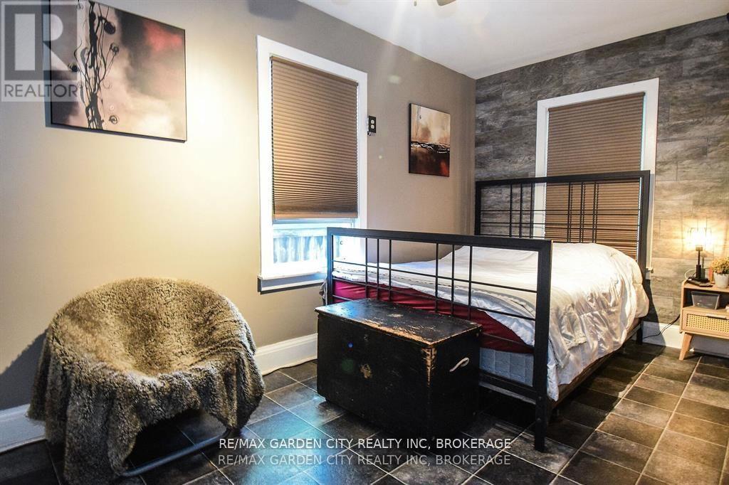 76 Beech Street, St. Catharines (Downtown), Ontario  L2R 2B7 - Photo 18 - X12399499