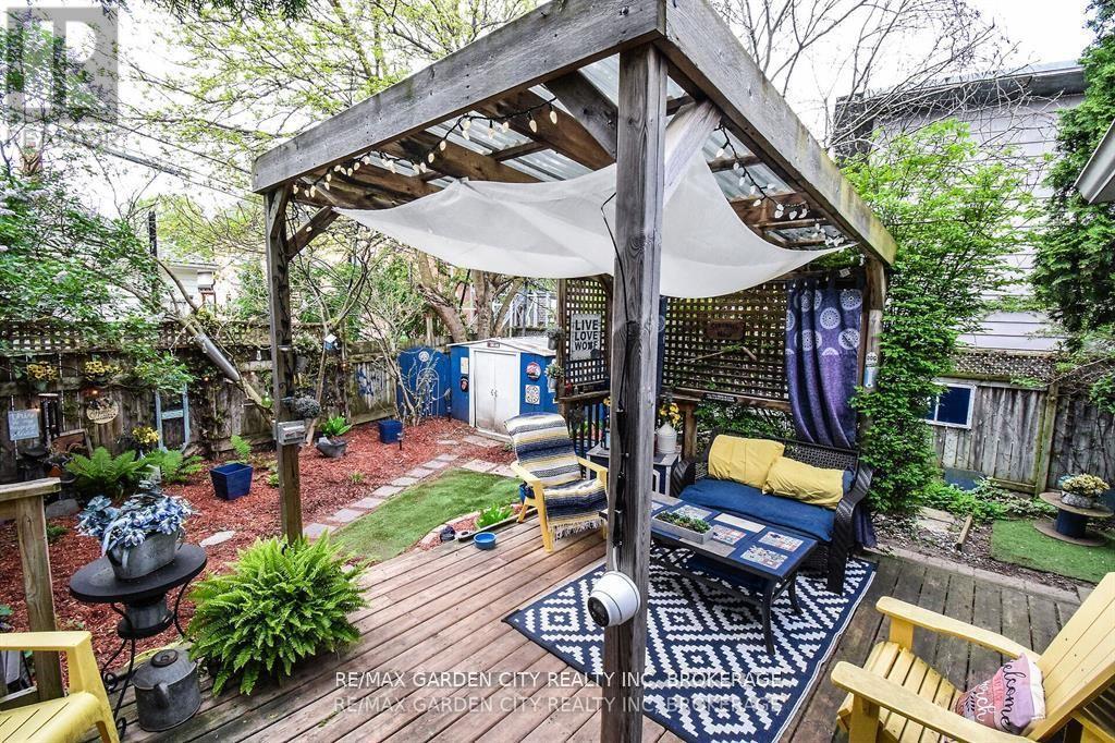 76 Beech Street, St. Catharines (Downtown), Ontario  L2R 2B7 - Photo 28 - X12399499