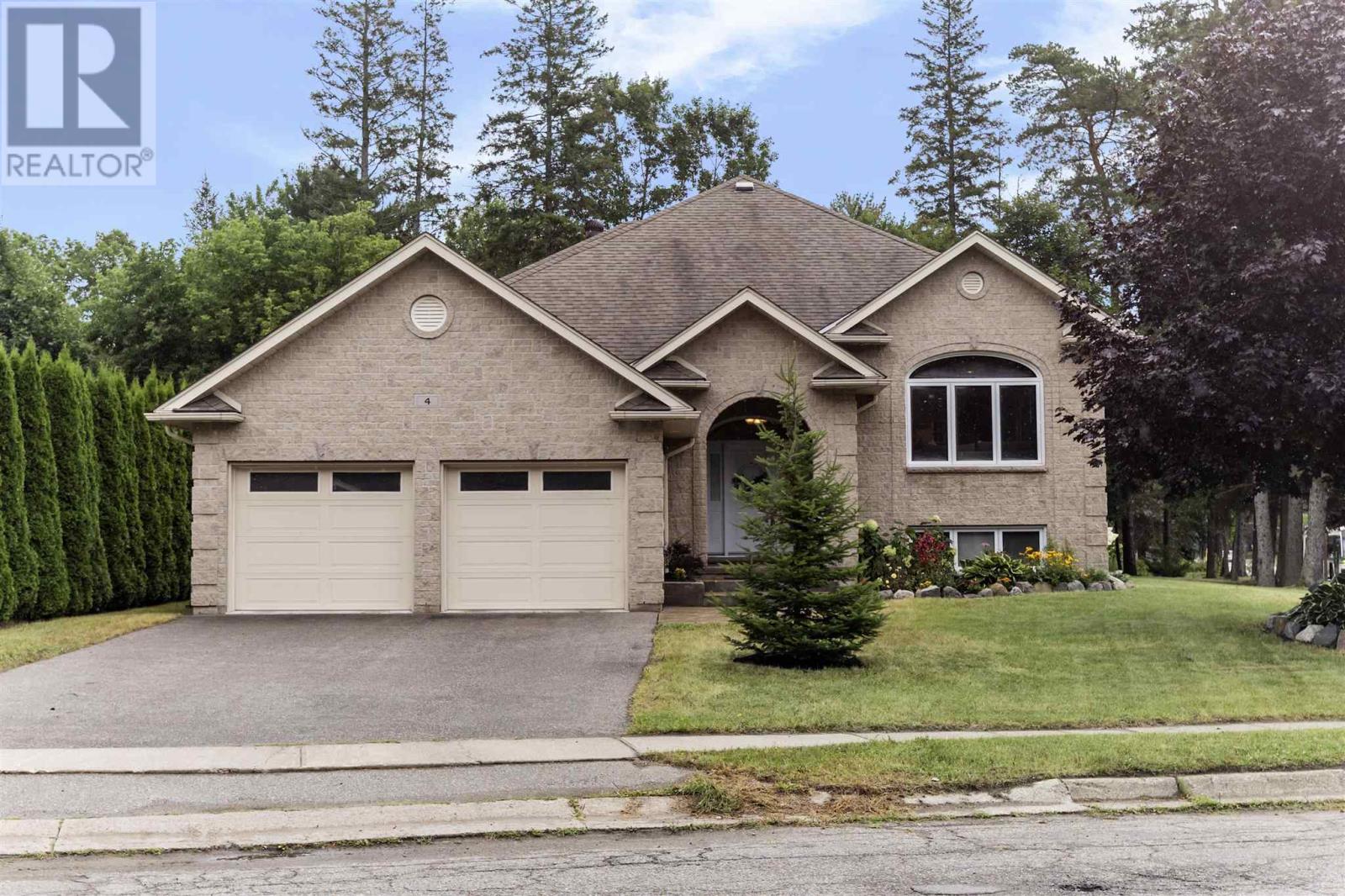 4 Parkdale Dr, Sault Ste. Marie, Ontario  P6A 5P8 - Photo 1 - SM252237