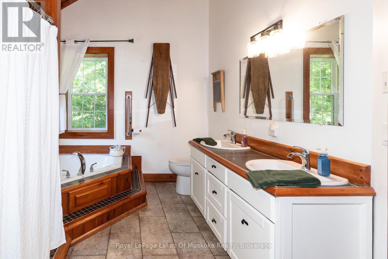 1080 Walkers Glenn Crescent, Lake Of Bays (Sinclair), Ontario  P1H 2J6 - Photo 35 - X12399329