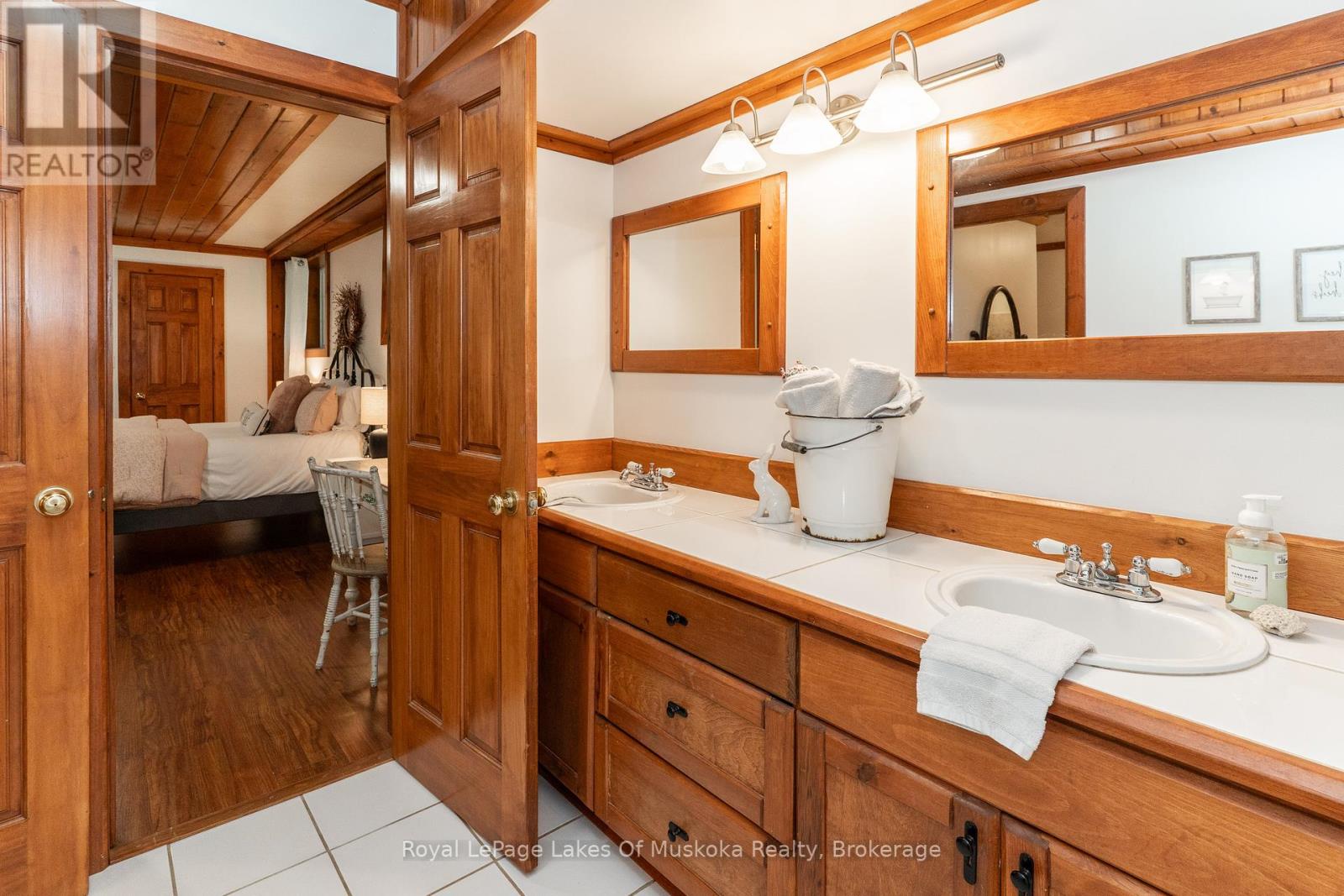 1080 Walkers Glenn Crescent, Lake Of Bays (Sinclair), Ontario  P1H 2J6 - Photo 40 - X12399329