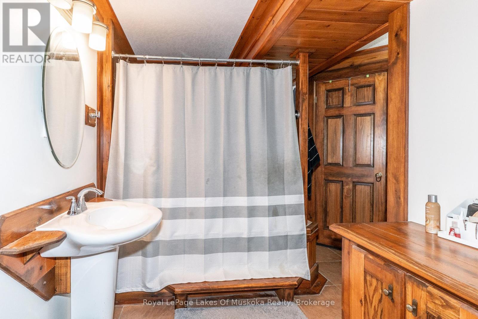 1080 Walkers Glenn Crescent, Lake Of Bays (Sinclair), Ontario  P1H 2J6 - Photo 43 - X12399329