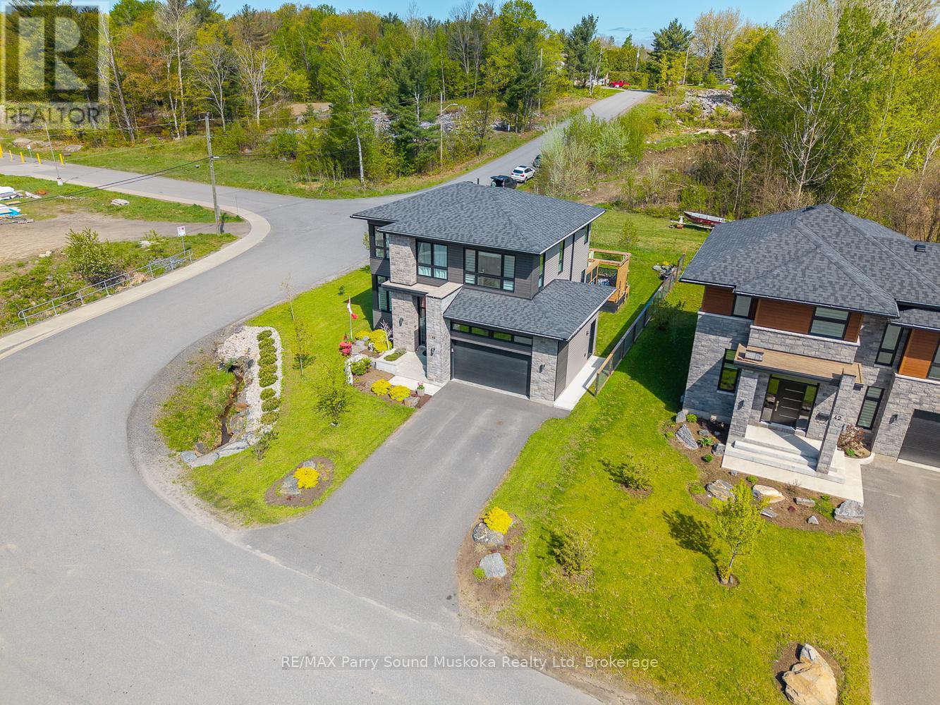 44 Dennis Drive, Parry Sound, Ontario  P2A 0E6 - Photo 2 - X12399454