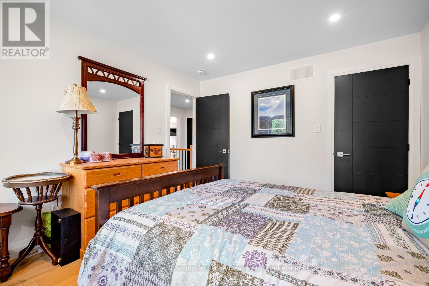 44 Dennis Drive, Parry Sound, Ontario  P2A 0E6 - Photo 28 - X12399454