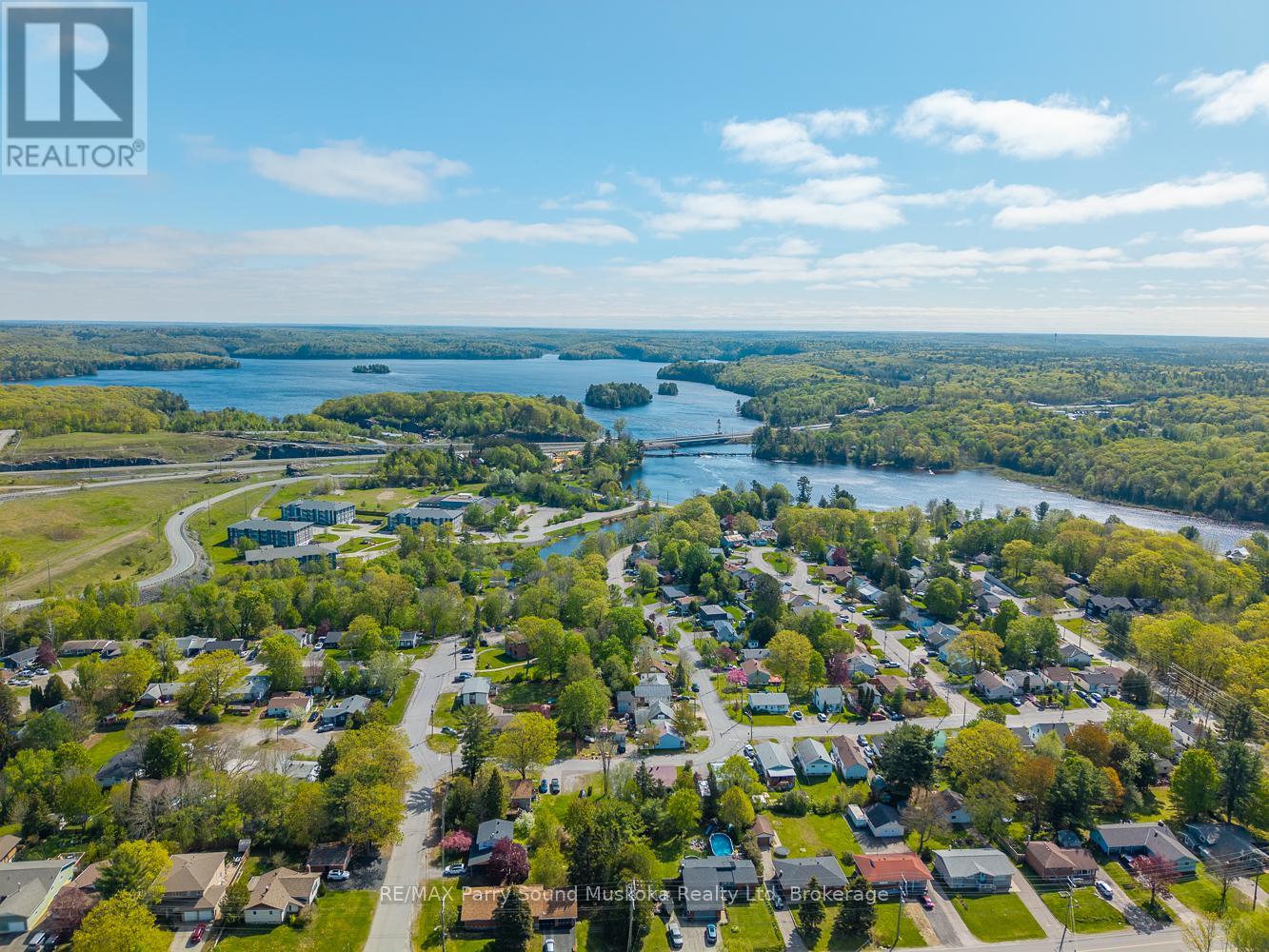 44 Dennis Drive, Parry Sound, Ontario  P2A 0E6 - Photo 5 - X12399454