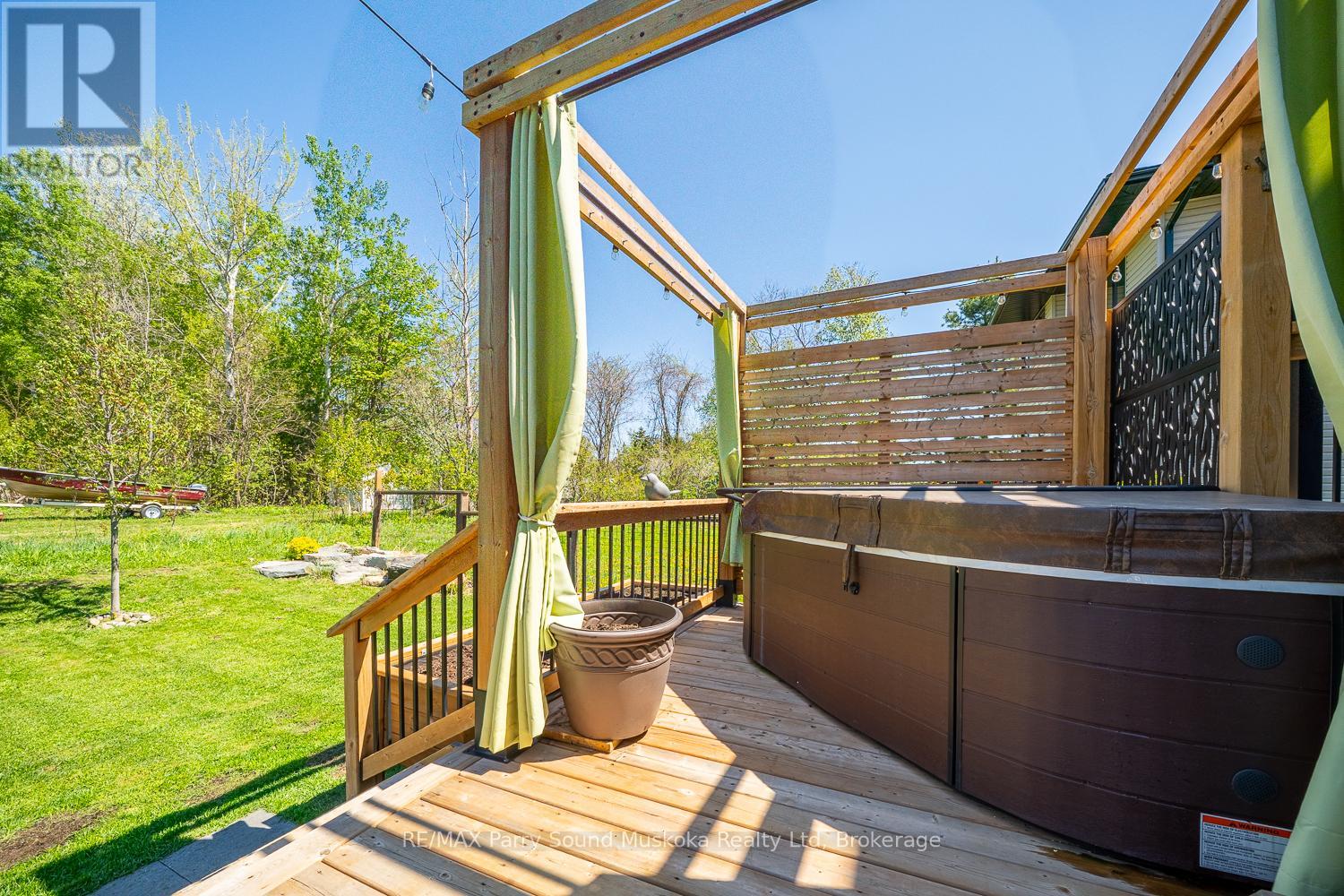 44 Dennis Drive, Parry Sound, Ontario  P2A 0E6 - Photo 50 - X12399454