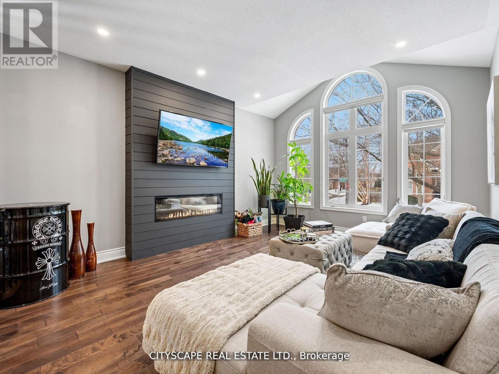 2241 Lyness Avenue, Oakville, Ontario  L6M 5C2 - Photo 4 - W12399268