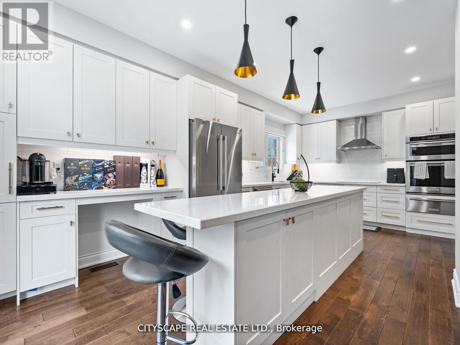 2241 Lyness Avenue, Oakville, Ontario  L6M 5C2 - Photo 7 - W12399268