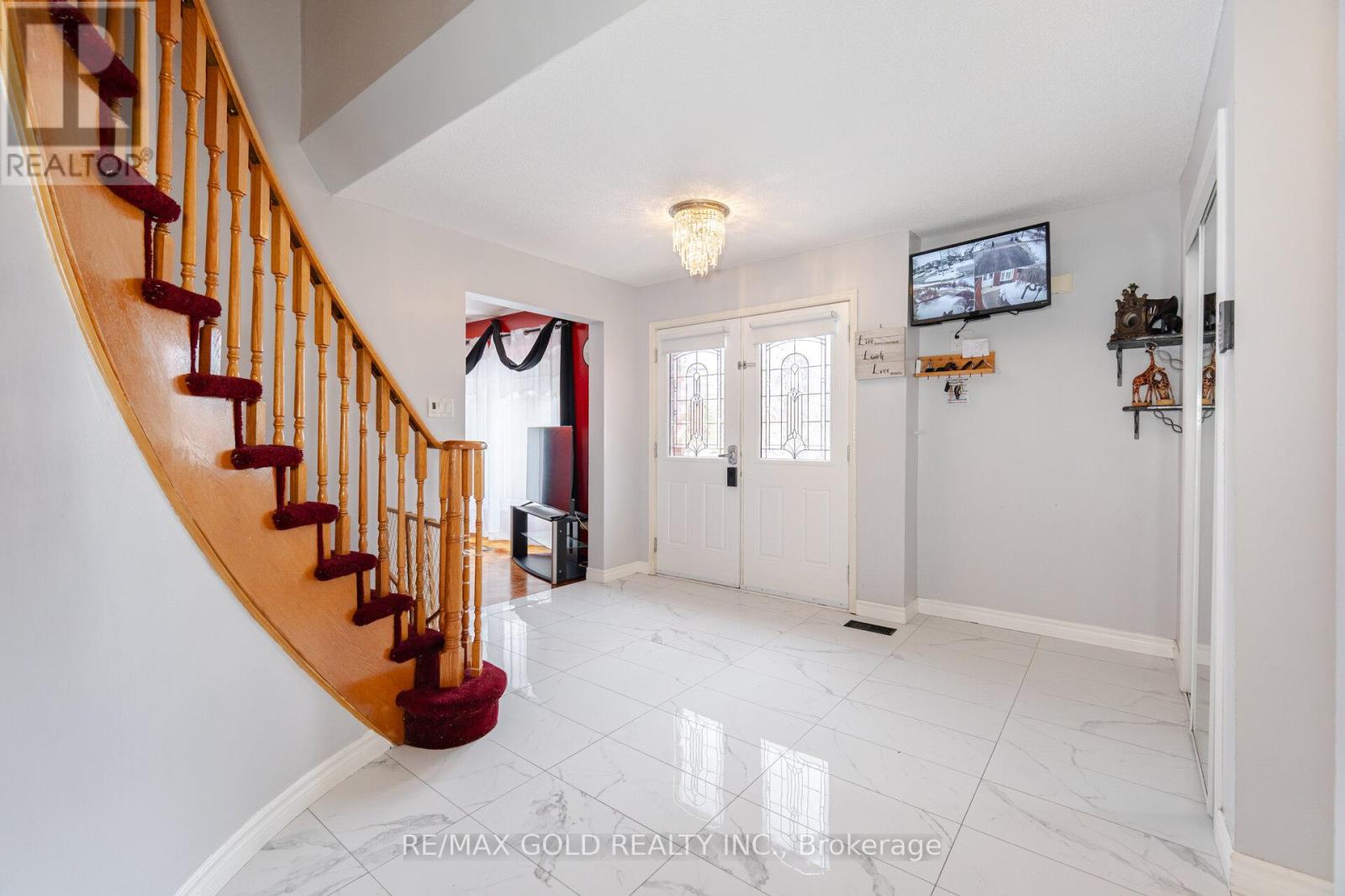 29 Brydon Crescent, Brampton, Ontario  L6X 3K2 - Photo 4 - W12399270