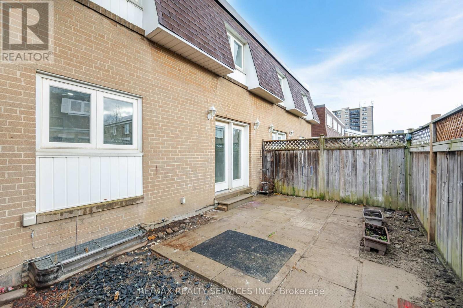 41 Town House Crescent, Brampton, Ontario  L6W 3G3 - Photo 33 - W12399293