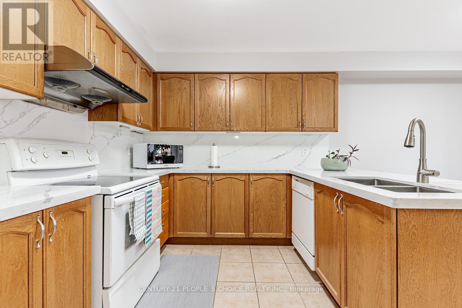 5 - 27 West Dean Park Drive, Toronto (Eringate-Centennial-West Deane), Ontario  M9B 2R5 - Photo 13 - W12399297